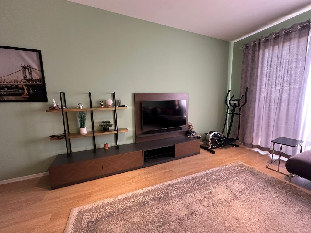 🏢 Apartment for rent – ASL Complex, Tirana  📍 Location: near Hospital 5 and Mother Teresa 💶 Price: 700 €/month