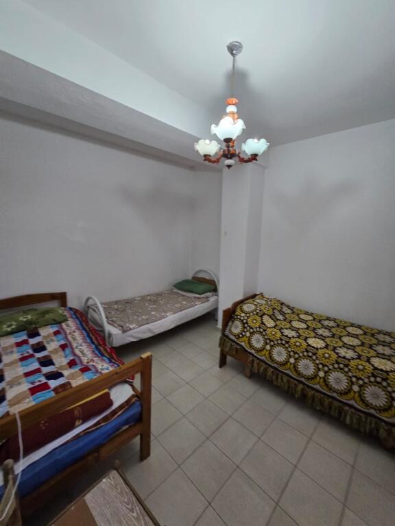 Apartament 1+1+1 Ballkon për Shitje në Rruga e Dibrës,.