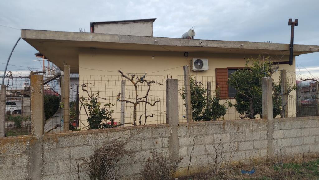 VENDESI PRIVATA 3+1 IN VENDITA A PATOS, FIER!
