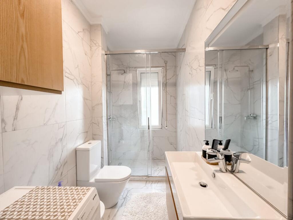 SHITET SUPER APARTAMENT 3+1+2+ POST PARKIMI - KOPSHTI BOTANIK