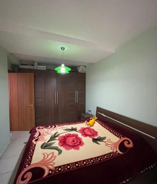 APARTAMENT NË SHITJE 1+1- YZBERISHT