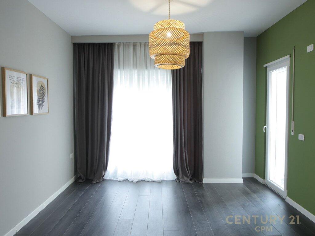 Shitet Apartament 1+1 pranë Qendrës.