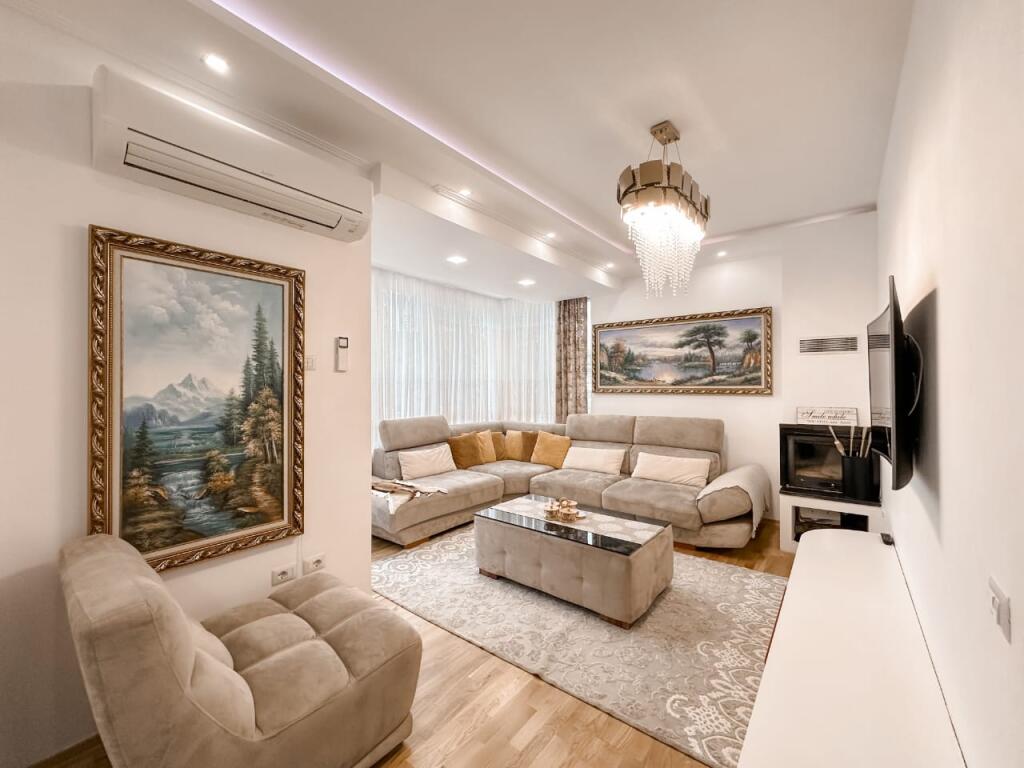SHITET SUPER APARTAMENT 3+1+2+ POST PARKIMI - KOPSHTI BOTANIK