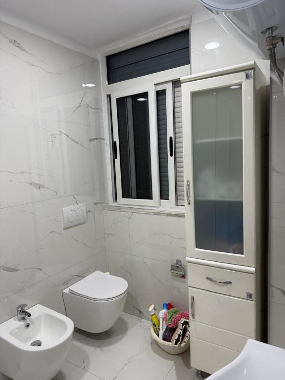 JEPET ME QERA APARTAMENT 2+1 800 EURO QENDER PIAZZA