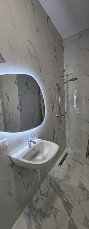 Jepet me qira apartament 2+1 tek Kompleksi Delijorgji .