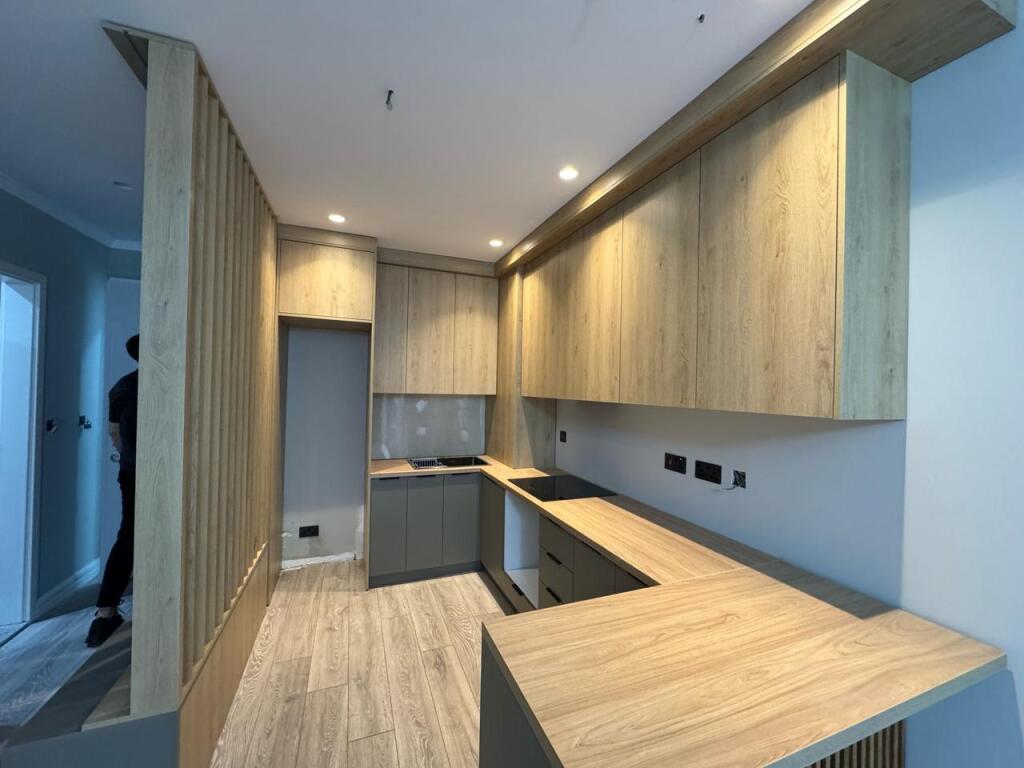 Jepet me qira apartament 1+1 me parkim – Mangalem 21, Ali Dem – 500€    💶 Çmimi: 500€/muaj (me parkim të përfshirë)