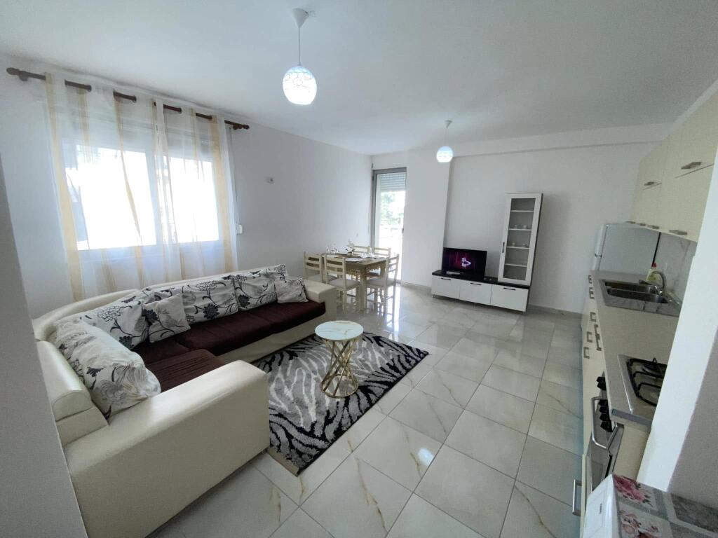 AFFITTO 1+1 + BALCONE 400euro AL HOTEL ANTALYA DISPONIBILE A LUNGO TERMINE 1+1 con Balcone🤌🏽 Centro della Spiaggia di Durazzo📍 Vicino al Mare🌊, bar, ristoranti🥃🍽️, stazione degli autobus 🚌 supermercato🆒ecc Prezzi competitivi👋🏽 🏡HOTEL ANTALYA, Spiaggia di Durazzo🏡 
