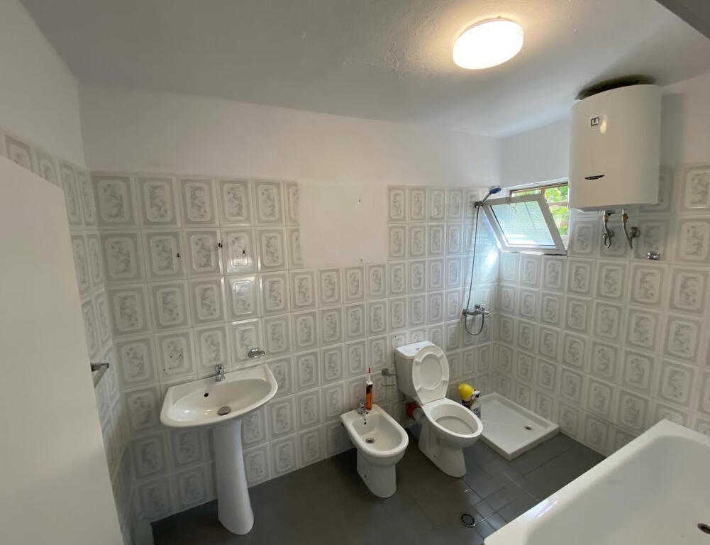 🏡 Affittasi appartamento 1+1 in affitto al Bulevardi i Ri, ex St Trenit, Tirana