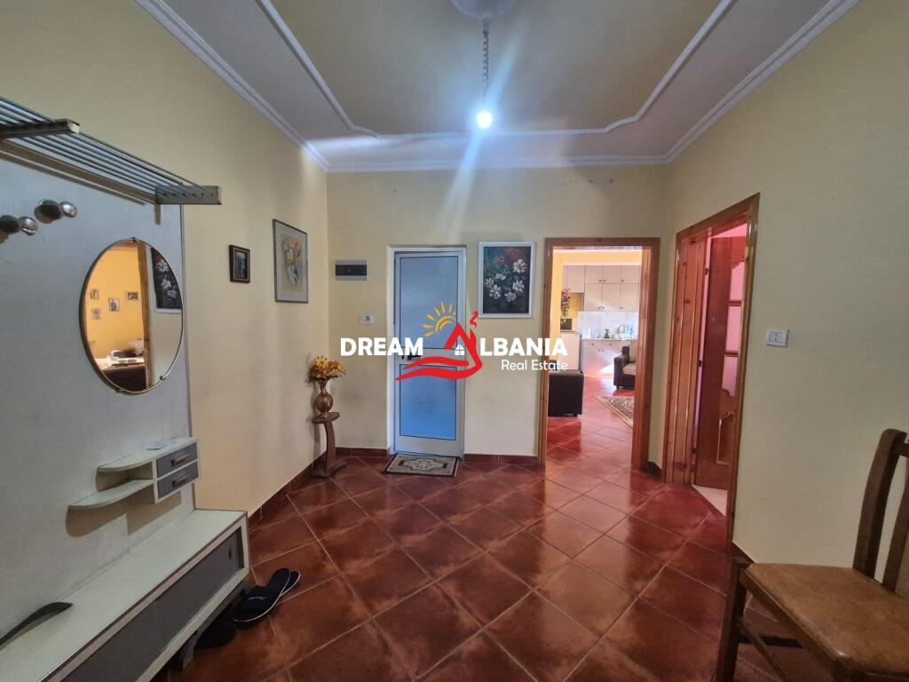 Appartamento 1+1 in vendita vicino al Mercato Nuovo presso la piazza Avni Rustemi a Tirana (ID 4119434)