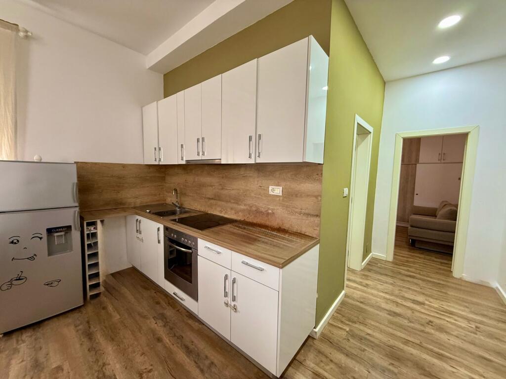 APARTAMENT 1+1 PER QIRA,PRANE ISH REST..DURRESIT