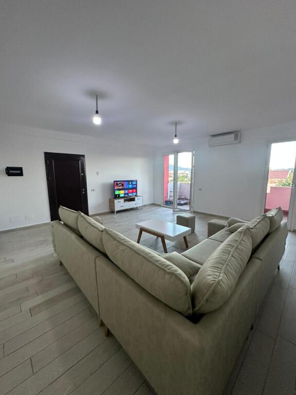 Apartament me qera 2+1+2