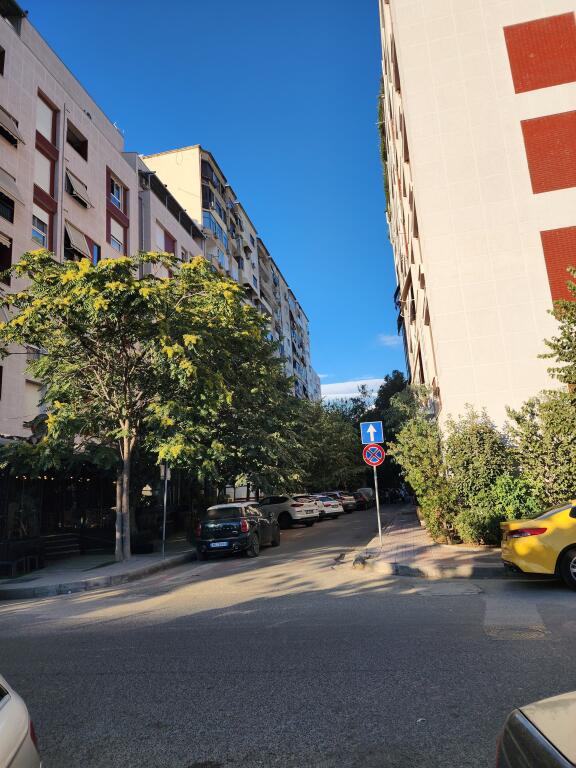 Vendesi Locale / Magazzino (dietro l'ex UET - bar Fame) piano -1 | Sup 319 m² 220.000€