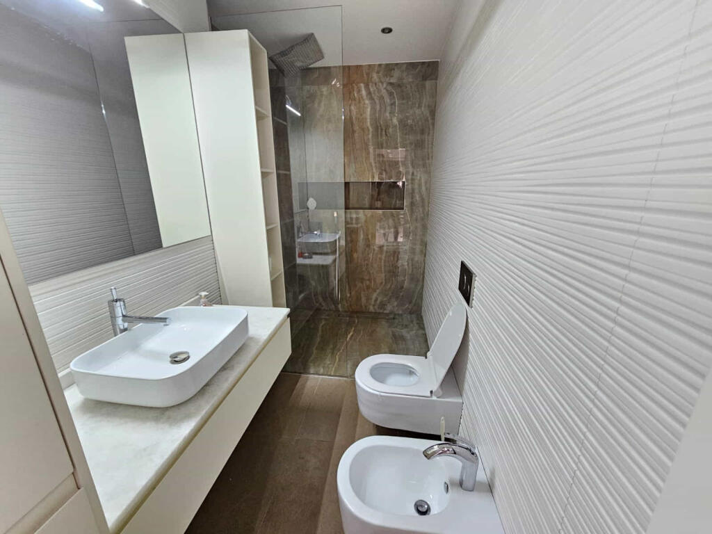 Apartament Me Qera Lux 2+1+2 tek Kopshti Zoologjik (ID B2201418) Tirane