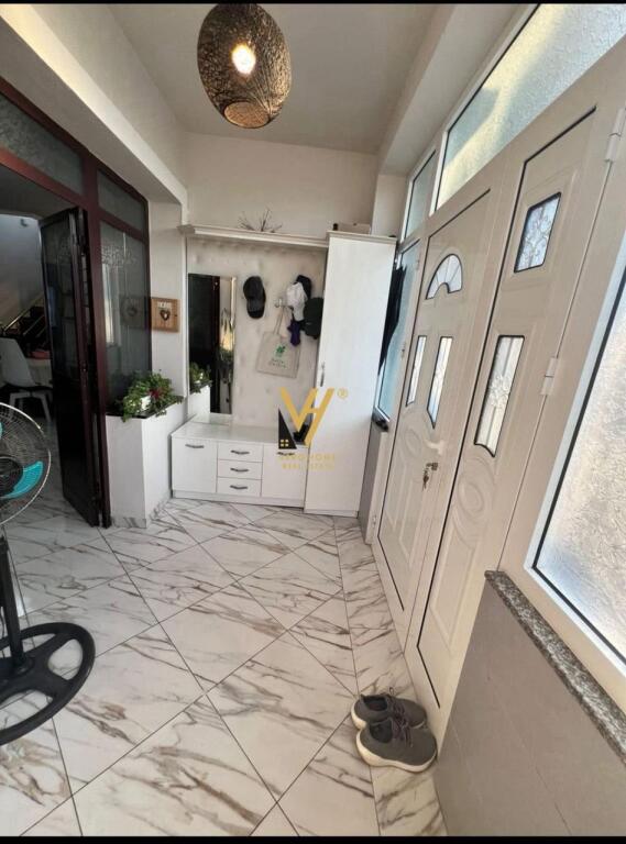 VENDESI PRIVATO 3+1 IN VENDESI DURRES SPIAGGIA 190.000 EURO