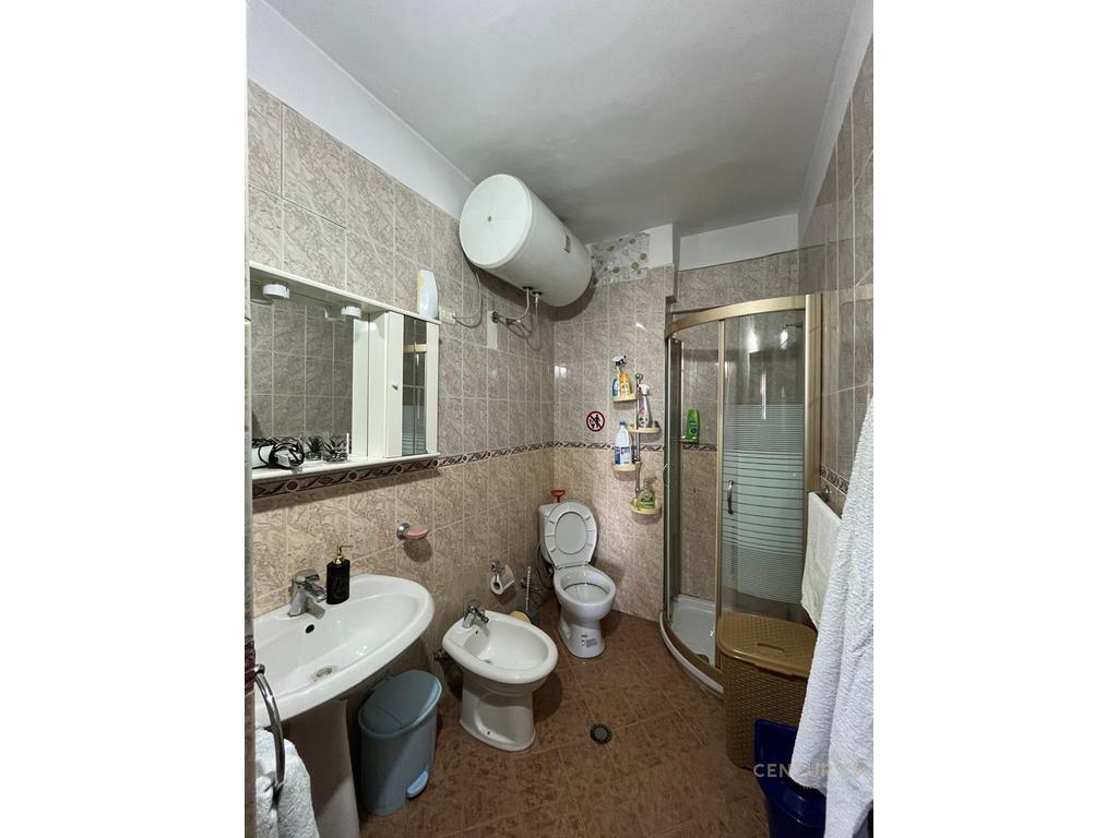 FOR RENT 1+1 NEAR SQUARE 21, 21 DHJETORI!