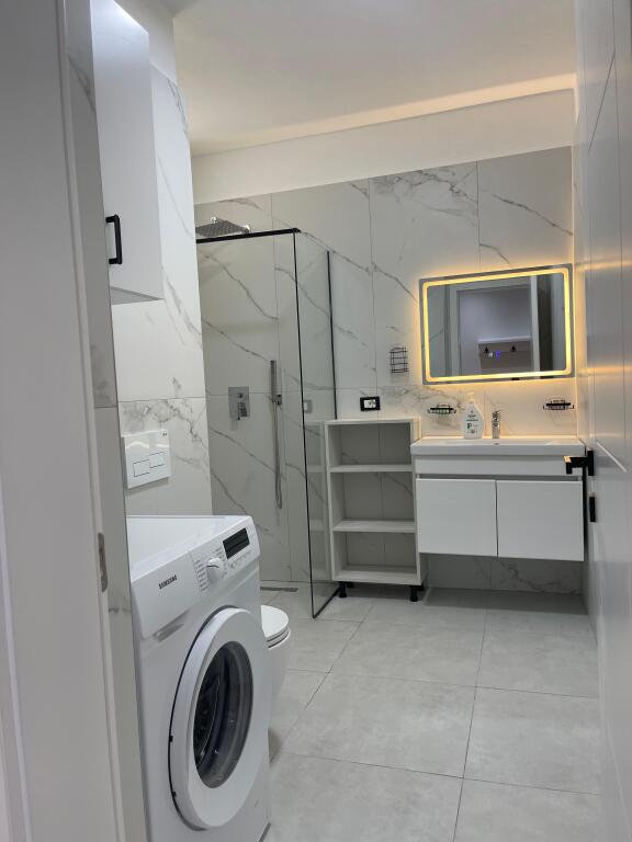 Shitet Apartament 2+1 Rruga e Kavajës