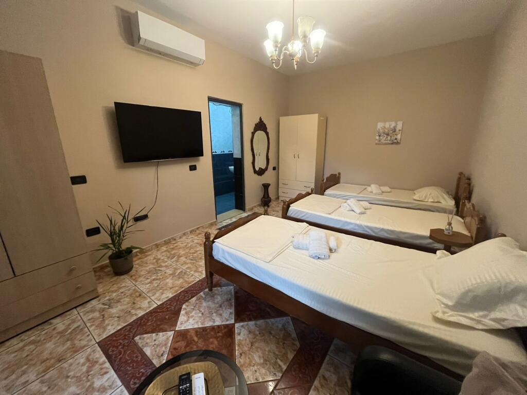Monolocali in Affitto – Via di Dibra, in Villa Privata