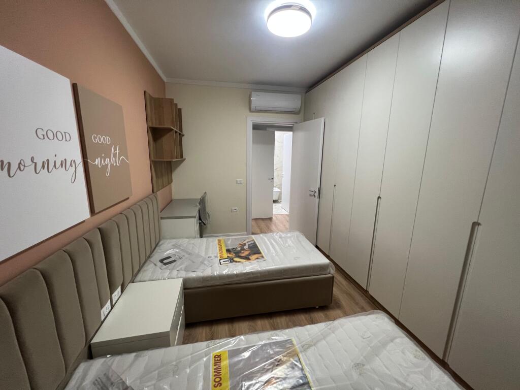 📣 QERA SUPER Apartament 2+1 Me 2 Tualete 📍 Prane Stacionit te trenit    💶 Cmimi 700 Euro (Neto)   
