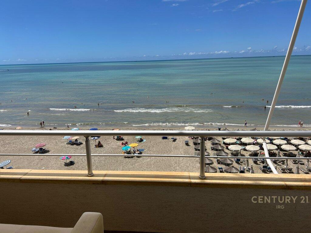 Apartment 1+1 for sale with an area of 70 m² in Shkëmbin e Kavajës, Durrës, just a few steps from the sea. The apartment is located in a building from 2010, fully furnished and offers a beautiful panoramic view of the sea. It has an elevator and parking possibilities. Price: 157,000 euros.