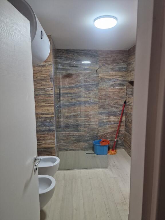 Super appartamento 1+1 in via Kavaja (vicino alla moschea) con parcheggio 2025