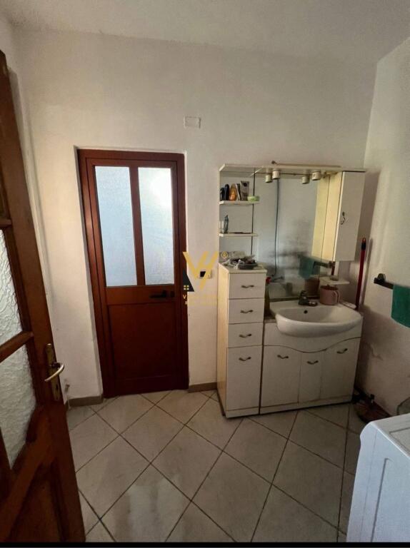 VENDESI PRIVATO 2+1 IN VENDITA SULLA SPIAGGIA DI DURRËS 145.000 EURO