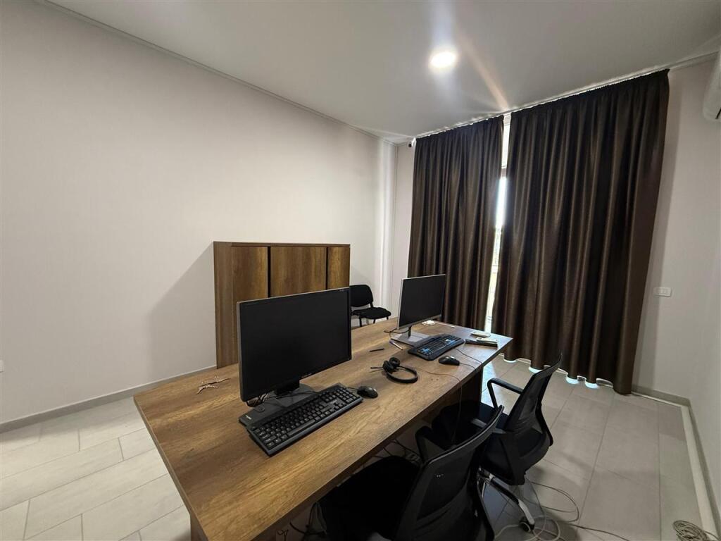 SUPER OFFICE FOR RENT AT SQUARE 21 TIRANA