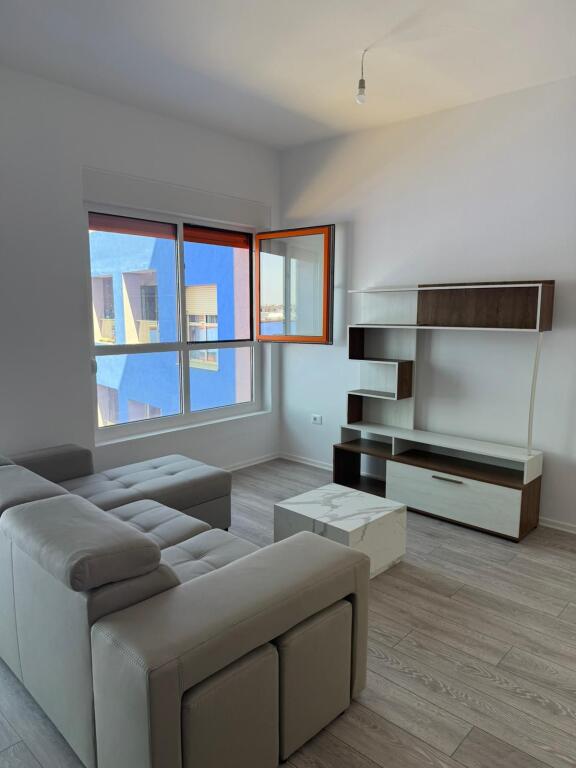 🚪Jepet me qera Apartament 2+1  📍Adresa : Ali Demi Magalem 21 💶Cmimi 550€