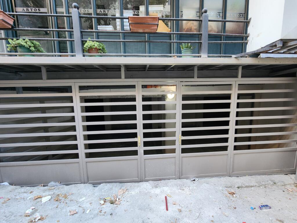 Vendesi Locale / Magazzino (dietro l'ex UET - bar Fame) piano -1 | Sup 319 m² 220.000€