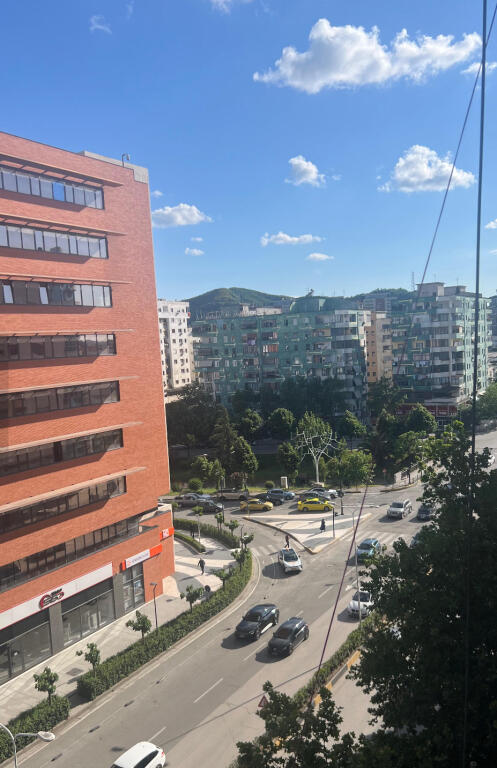 Affittasi super appartamento 2+1+2 al Centro Globe, di fronte a Delijorgji