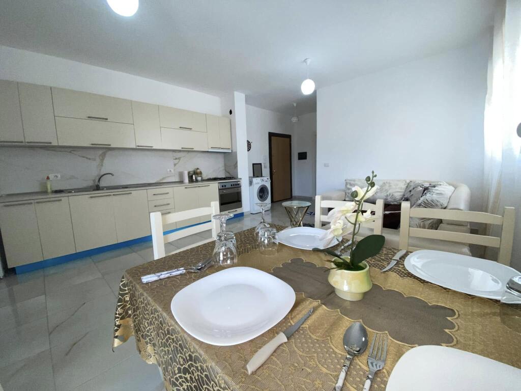 AFFITTO 1+1 + BALCONE 400euro AL HOTEL ANTALYA DISPONIBILE A LUNGO TERMINE 1+1 con Balcone🤌🏽 Centro della Spiaggia di Durazzo📍 Vicino al Mare🌊, bar, ristoranti🥃🍽️, stazione degli autobus 🚌 supermercato🆒ecc Prezzi competitivi👋🏽 🏡HOTEL ANTALYA, Spiaggia di Durazzo🏡 
