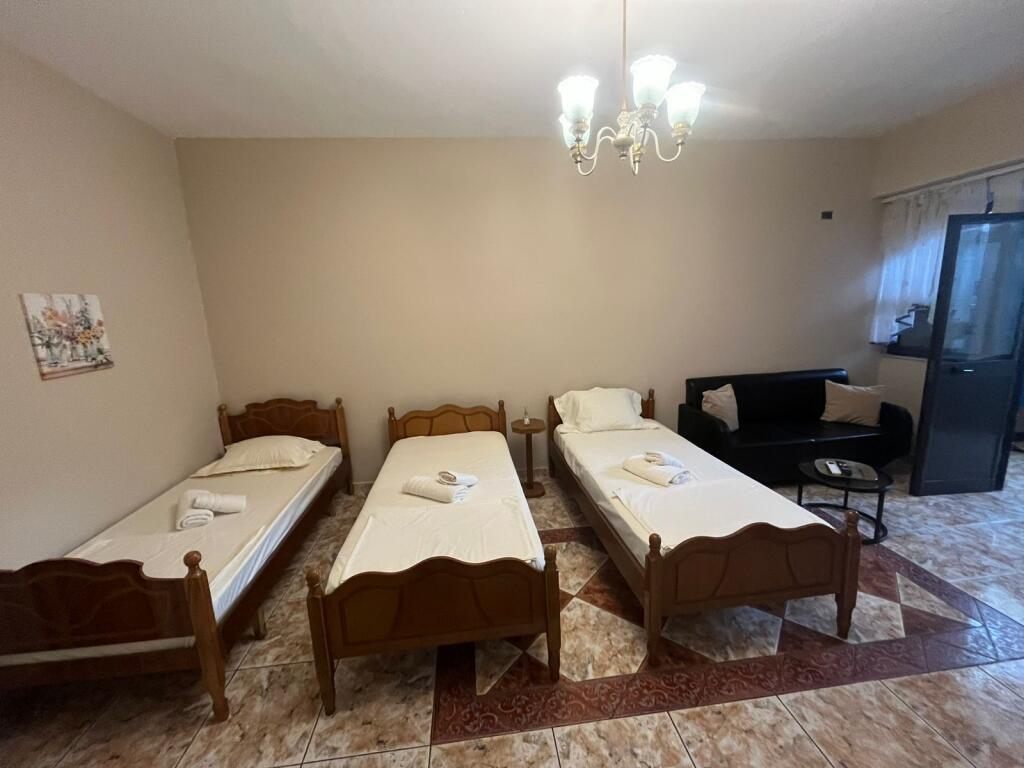 Monolocali in Affitto – Via di Dibra, in Villa Privata