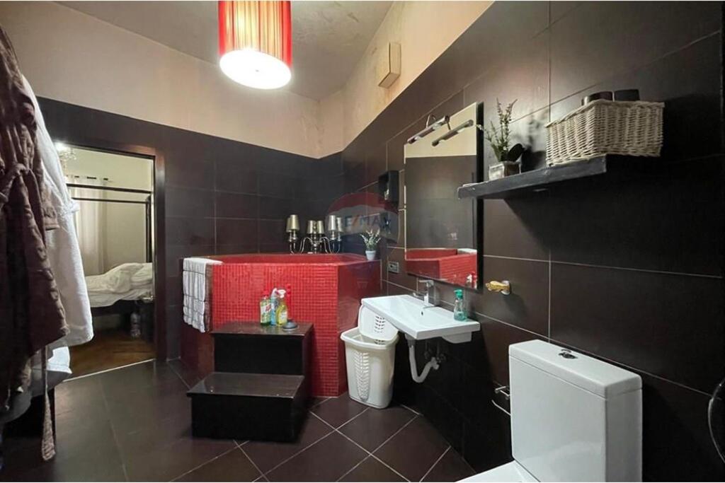 Jepet apartament me qira ne Qender 2+1+2 prane Sheshit Skenderbej