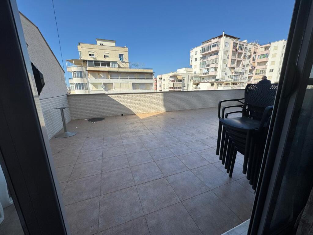 Appartamento 2+1 in affitto situato nel quartiere n. 6, centro di Durazzo