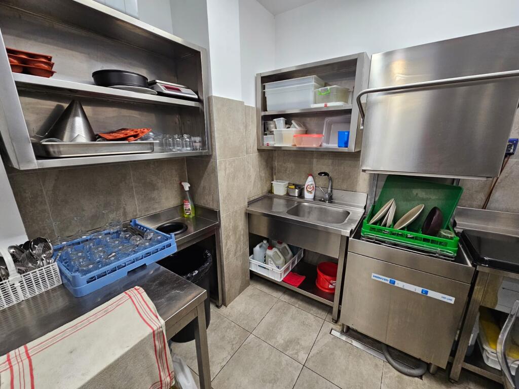 BAR RISTORANTE IN AFFITTO A KODRA E DIELLIT