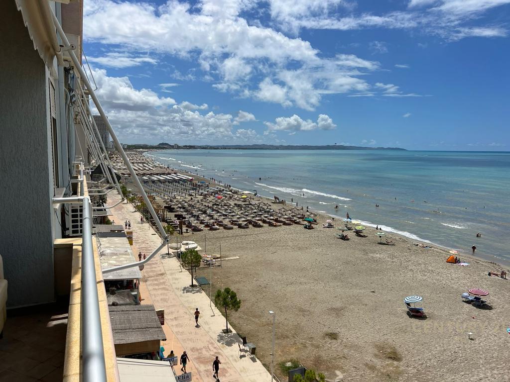 Apartment 1+1 for sale with an area of 70 m² in Shkëmbin e Kavajës, Durrës, just a few steps from the sea. The apartment is located in a building from 2010, fully furnished and offers a beautiful panoramic view of the sea. It has an elevator and parking possibilities. Price: 157,000 euros.