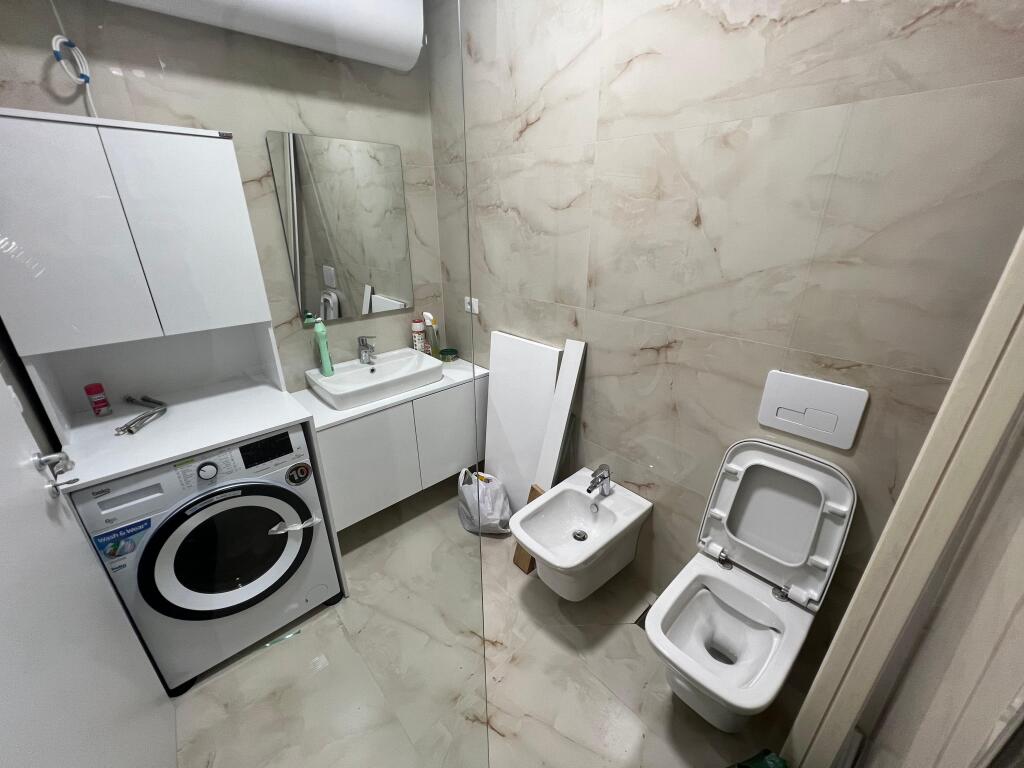 📣 QERA SUPER Apartament 2+1 Me 2 Tualete 📍 Prane Stacionit te trenit    💶 Cmimi 700 Euro (Neto)   