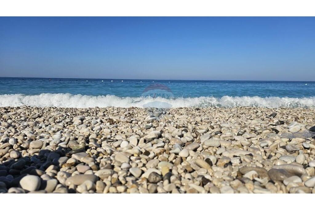 Villa for sale in Qeparo.