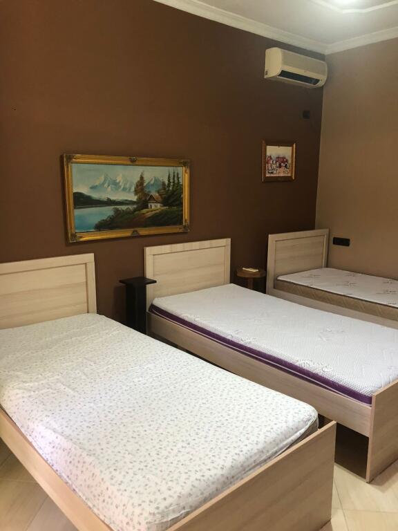 📢 Affittasi Parte di Villa – Medreseja, Via Hafiz Ibrahim Dalliu 💶 Prezzo: 50.000 Lek / mese