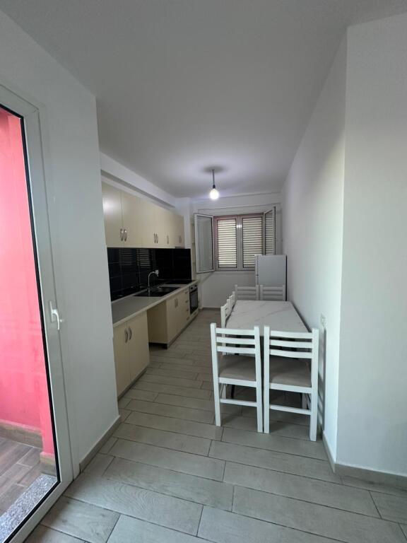 Apartament me qera 2+1+2