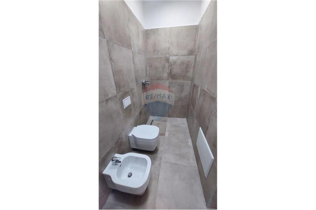 ZYRE E INVESTUAR 2+1 PER QIRA TE KOMUNA E PARISIT