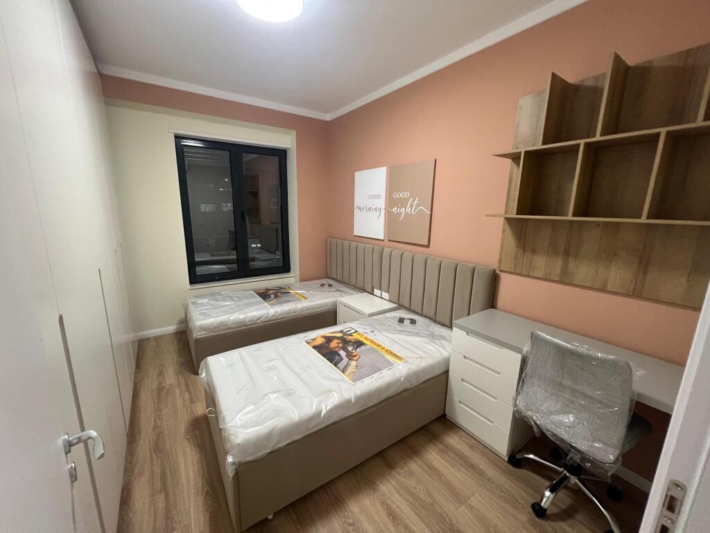 📣 QERA SUPER Apartament 2+1 Me 2 Tualete 📍 Prane Stacionit te trenit    💶 Cmimi 700 Euro (Neto)   