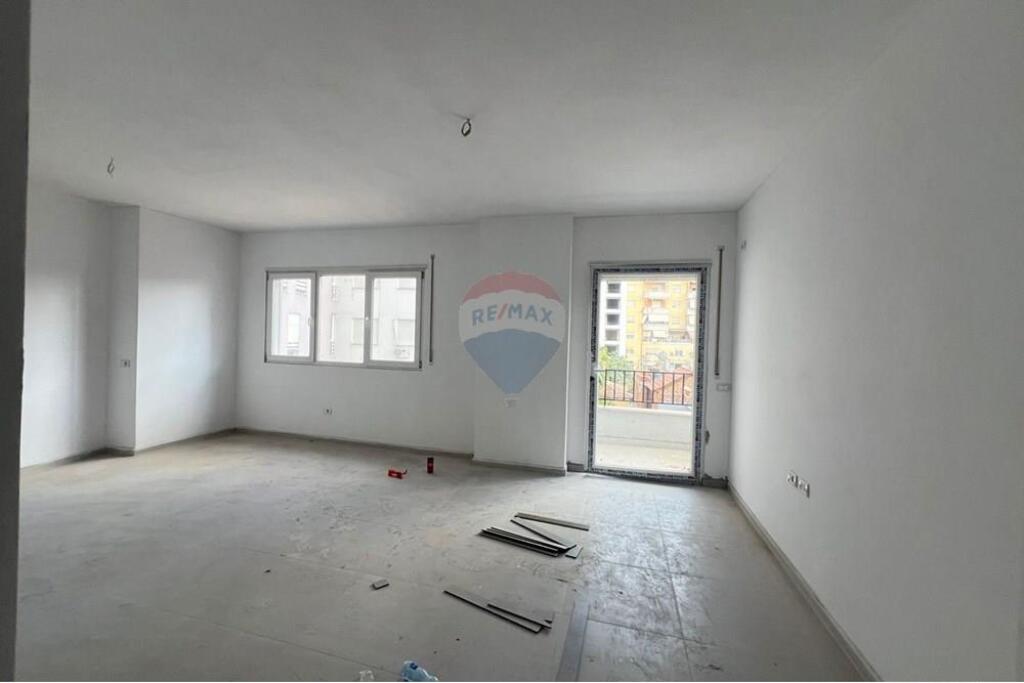 We offer an office for rent in the New Bazaar area.!