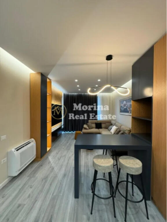 Rent, Apartment 1+1, Paris Commune, 900 euros/month