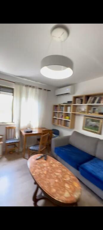 Shitet apartament 2+1 te zona e ish-parkut.