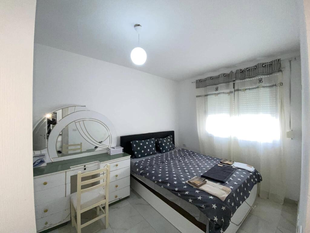 AFFITTO 1+1 + BALCONE 400euro AL HOTEL ANTALYA DISPONIBILE A LUNGO TERMINE 1+1 con Balcone🤌🏽 Centro della Spiaggia di Durazzo📍 Vicino al Mare🌊, bar, ristoranti🥃🍽️, stazione degli autobus 🚌 supermercato🆒ecc Prezzi competitivi👋🏽 🏡HOTEL ANTALYA, Spiaggia di Durazzo🏡 
