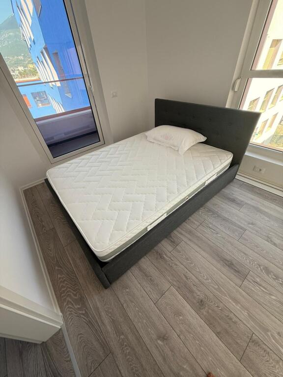 🚪Jepet me qera Apartament 2+1  📍Adresa : Ali Demi Magalem 21 💶Cmimi 550€