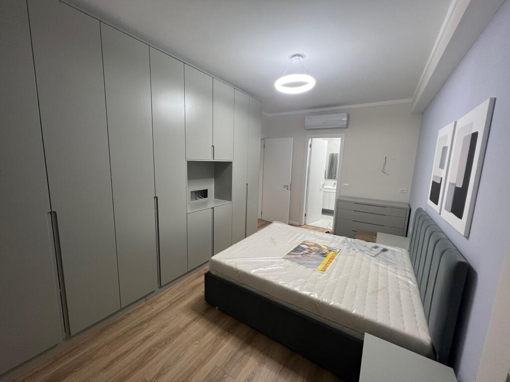 📣 QERA SUPER Apartament 2+1 Me 2 Tualete 📍 Prane Stacionit te trenit    💶 Cmimi 700 Euro (Neto)   