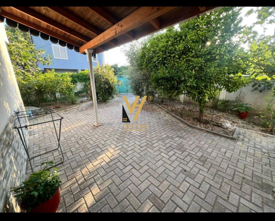 VENDESI PRIVATO 2+1 IN VENDITA SULLA SPIAGGIA DI DURRËS 145.000 EURO