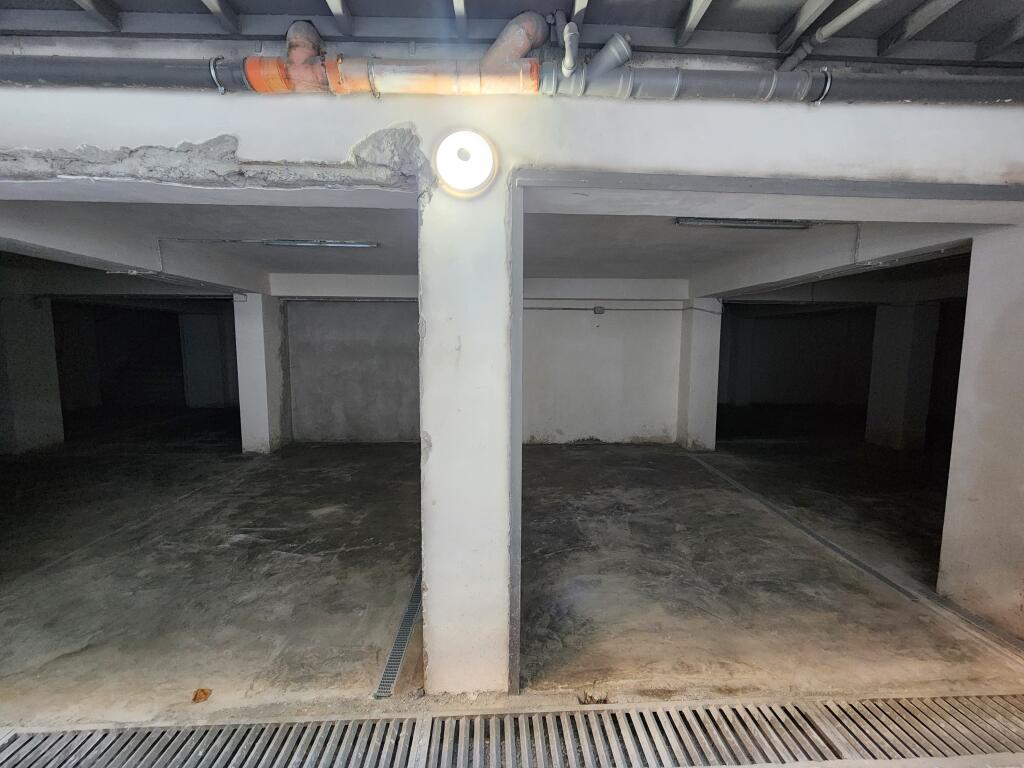 Vendesi Locale / Magazzino (dietro l'ex UET - bar Fame) piano -1 | Sup 319 m² 220.000€
