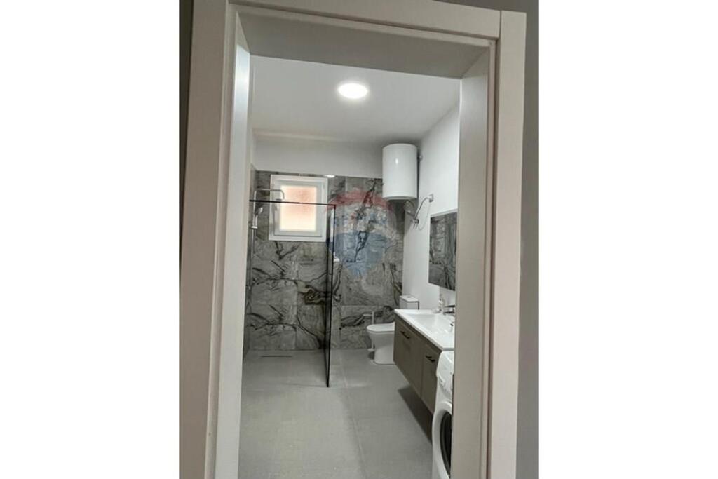 Apartament - Për Qira - Kombinat, Kombinat, Tiranë
Jepet me qira apartament 2+1, Kombinat
